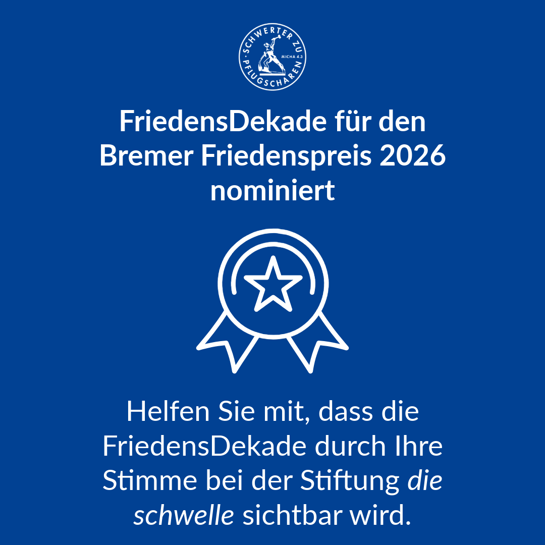 Blauer Hintergrund mit weißem Symbol einer Preisplakette. FriedensDekade für den Bremer Friedenspreis 2026 nominiert.